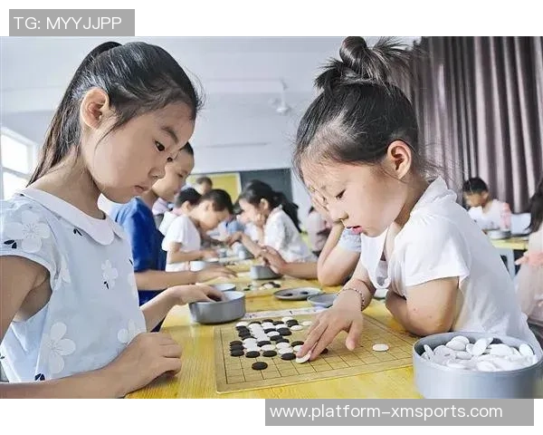 足球与气球的奇妙结合让我们在欢笑中畅享运动的乐趣与童趣